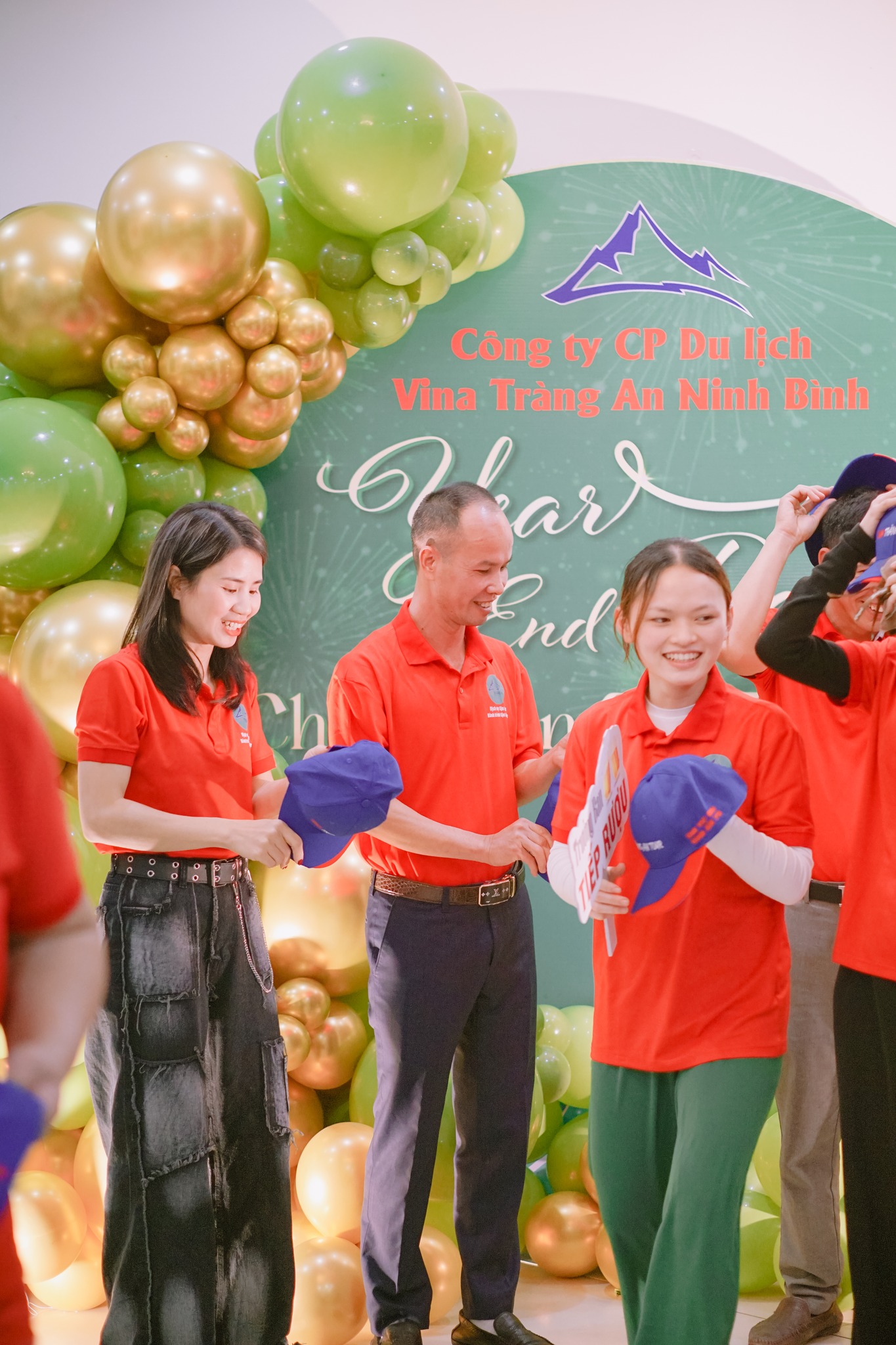 Tất niên 2024 chào đón 2025