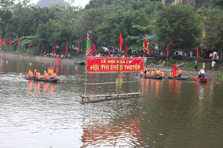 Các hoạt động tại lễ hội Hoa Lư thu hút du khách