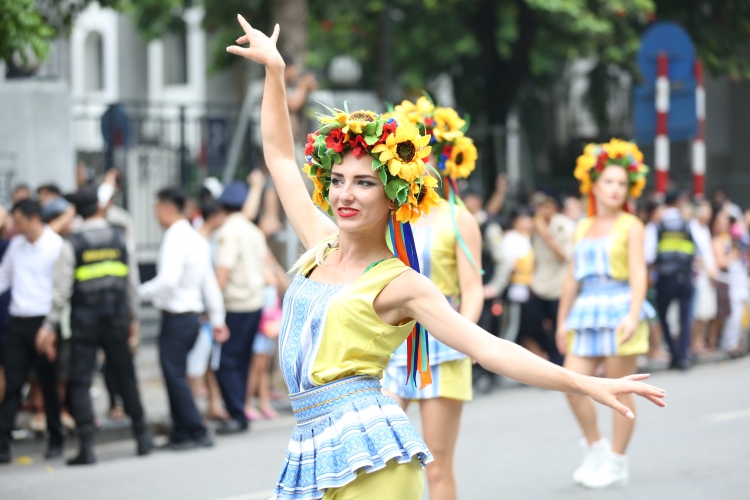 Những khoảnh khắc đẹp trong Carnival đường phố Hà Nội